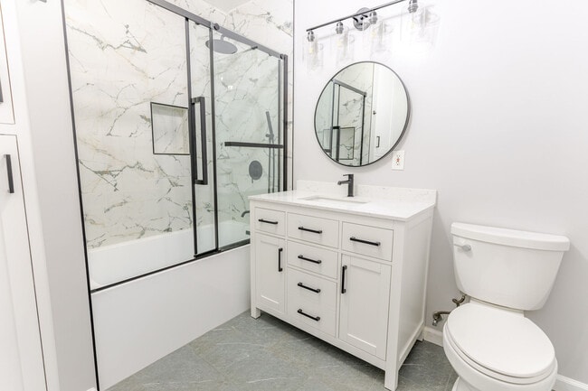 Building Photo - 640 E Valencia Ave