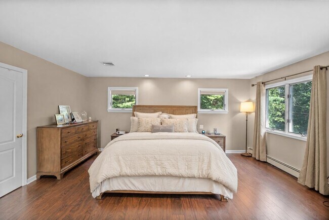 Building Photo - 926 Norgate Dr