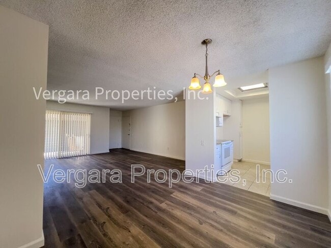 Building Photo - 2513 Ruhland Ave