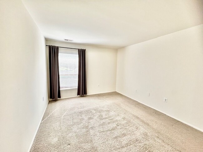 Building Photo - Welcome to your hidden Oasis!