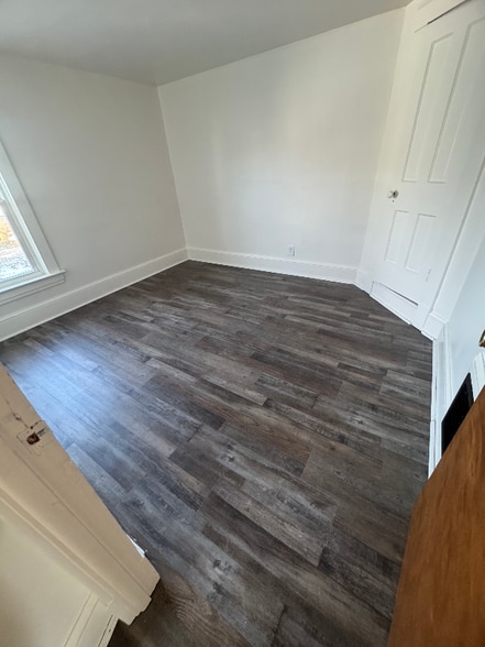 Building Photo - 325 W Grand Ave