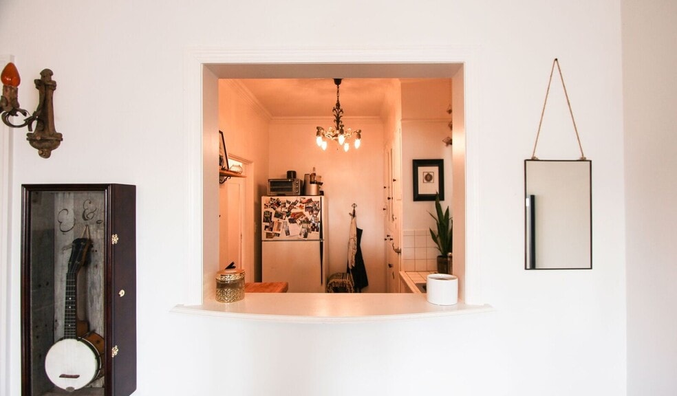 Building Photo - 3360 Descanso Dr