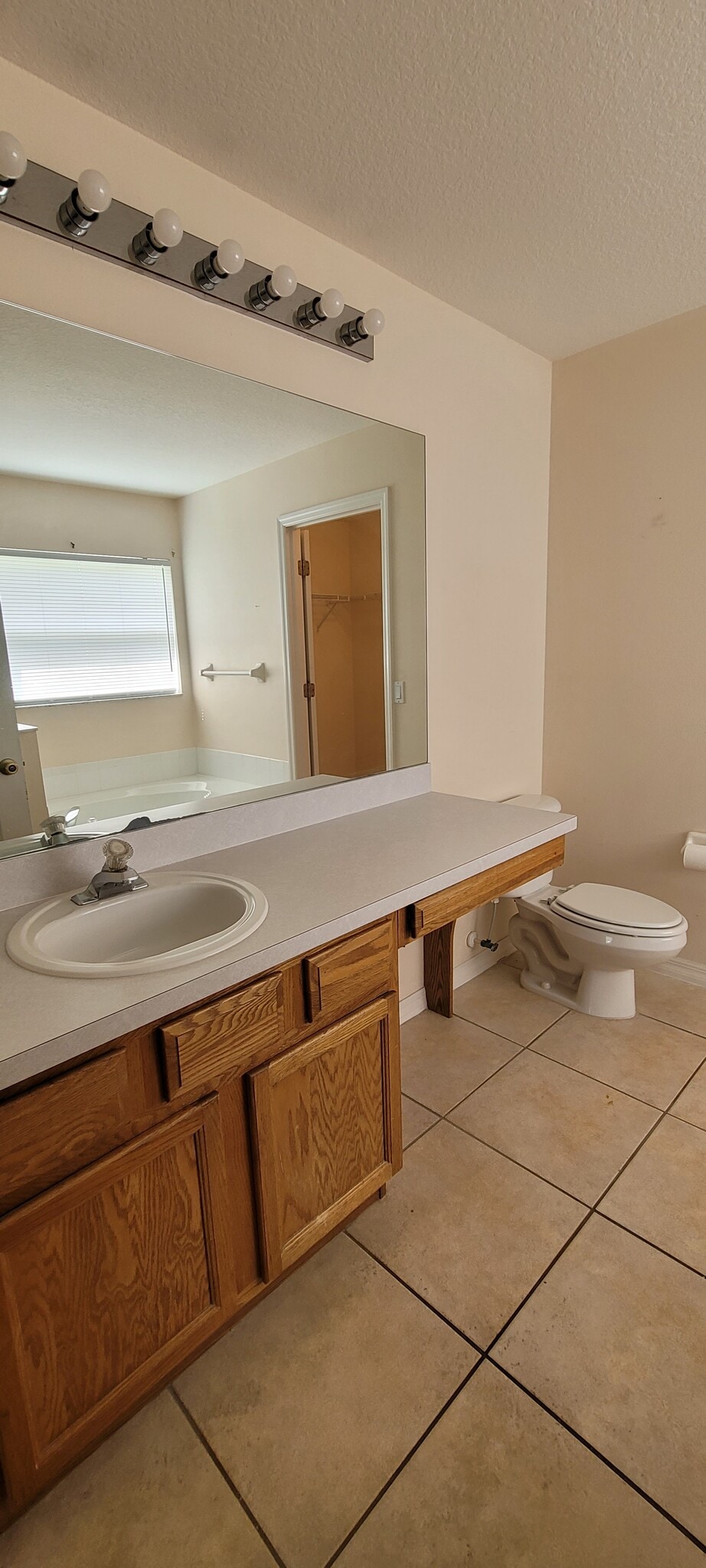 Building Photo - 268 Gala Cir