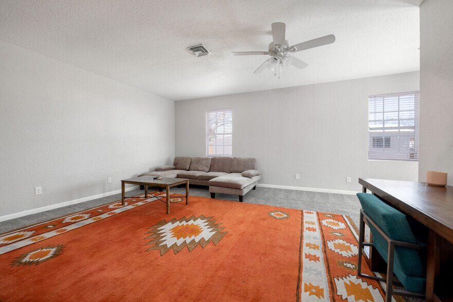 Building Photo - 3708 Sierra Vista Dr