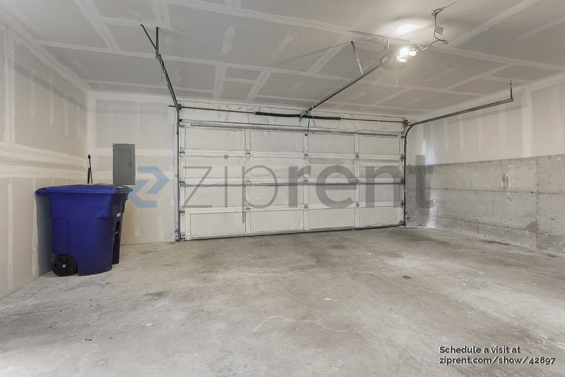 Building Photo - 2440 140th Ave NE