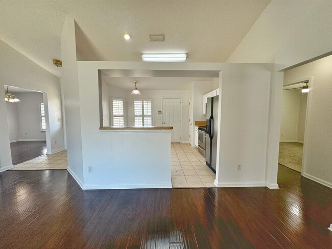 Building Photo - 1709 S Summer Ridge Ct