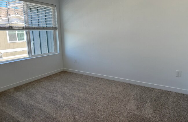 Building Photo - Brand New, Move-In Ready Townhome in Eagle!