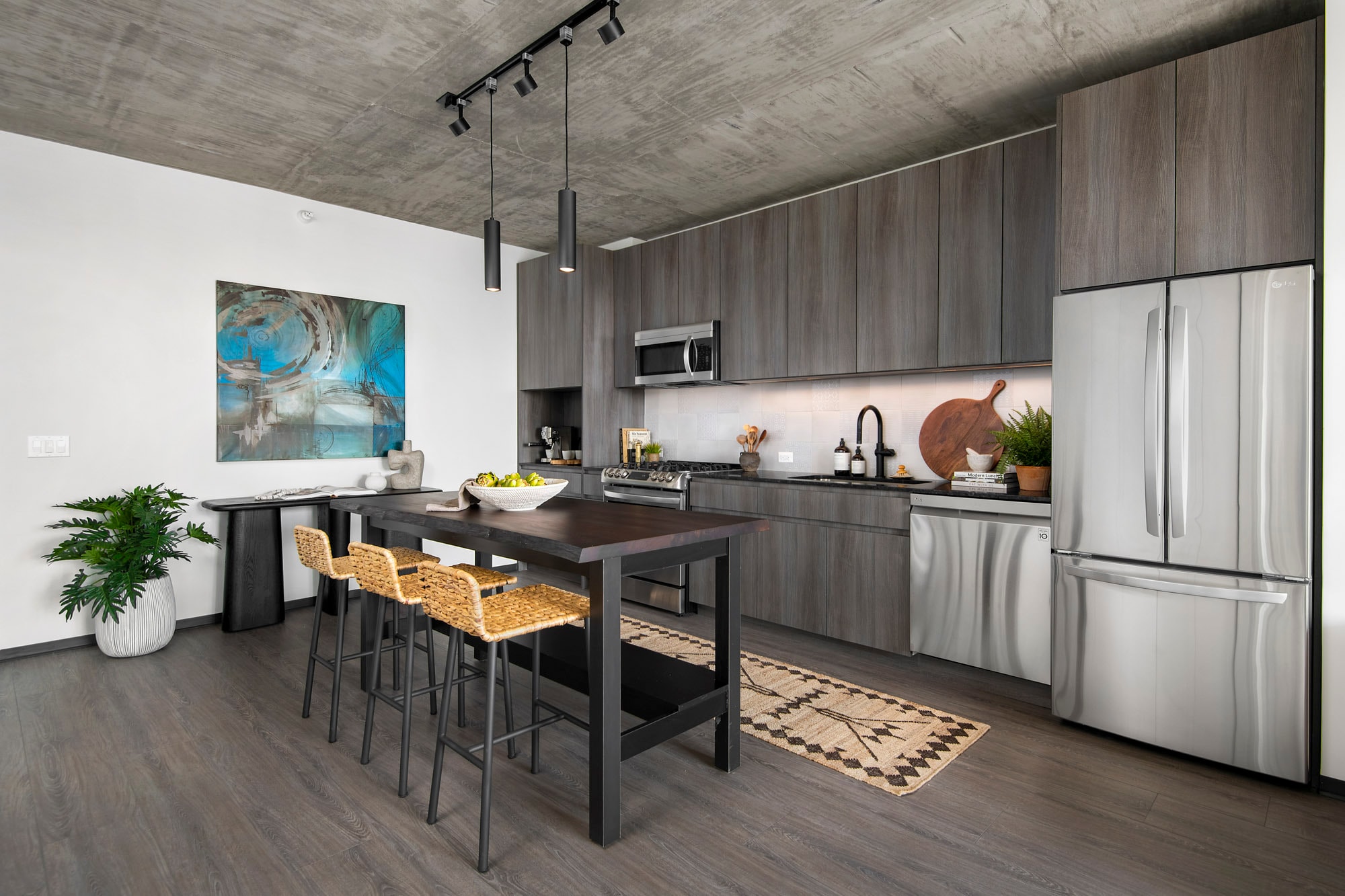 Building Photo - 1431 W Lake St