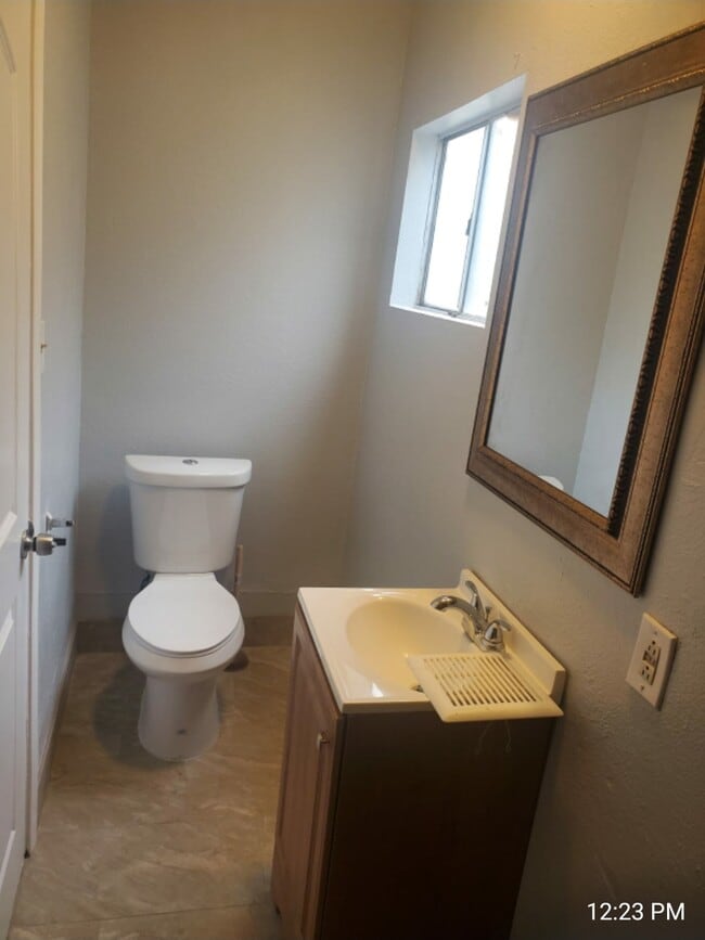 Building Photo - 1067 S Herbert Ave