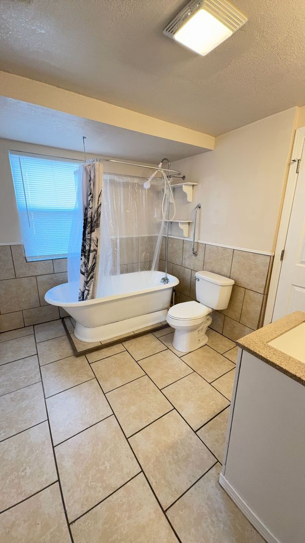 Building Photo - 710 W Cherokee Ave