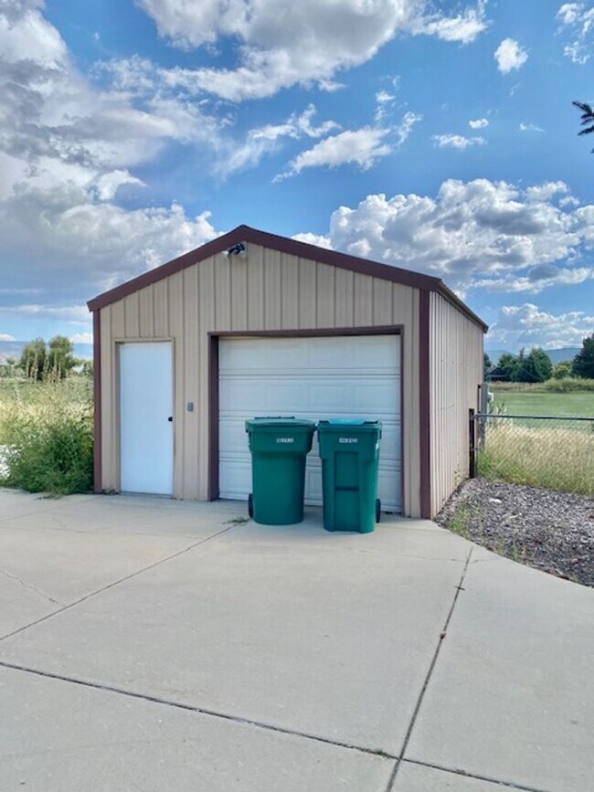 Building Photo - Beautiful home single level entry with out buildings and amazing landscaping - shorter term lease...