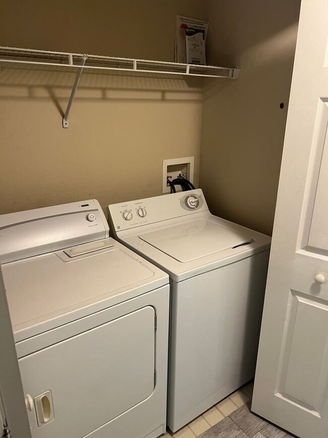 Building Photo - Beautiful 2 Bedroom 2 Bath Condo in the Ha...