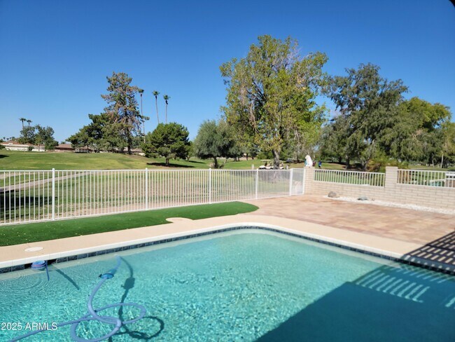Building Photo - 17230 N Country Club Dr