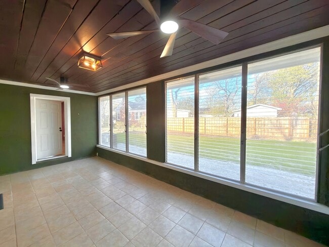 Building Photo - 1216 Eastwood Ave