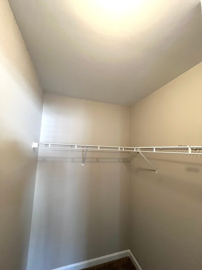 Building Photo - Newly Renovated 3 Bed, 2.5 bathroom Townhome