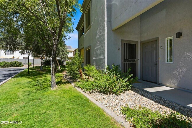 Building Photo - 7401 W Arrowhead Clubhouse Dr