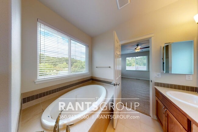Building Photo - 3 Car Garage! Private Beach Access! Fantastic Location! I5 & shopping only 5 minutes away!