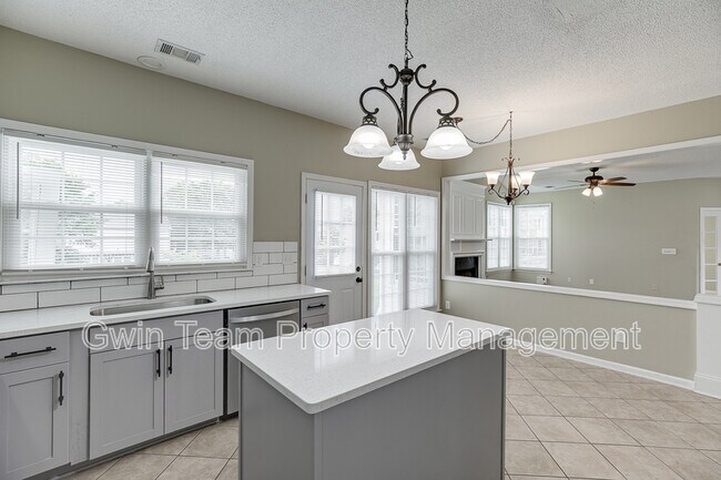 Building Photo - 305 Leatherman Ct