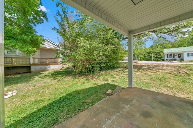 Building Photo - 1142 Sylvan Ave