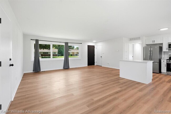 Building Photo - 23948 E Le Bost