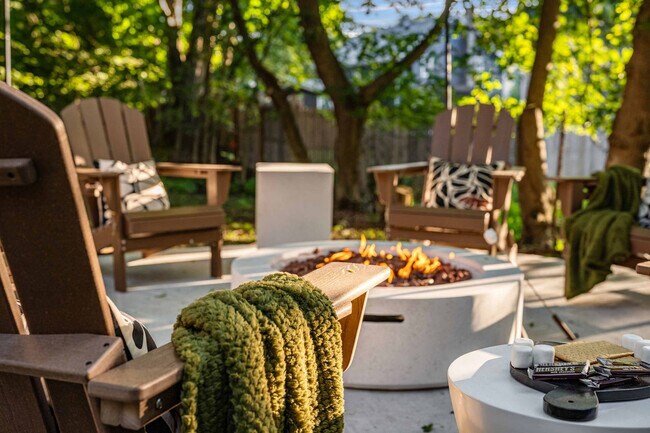 Building Photo - 52 Church St