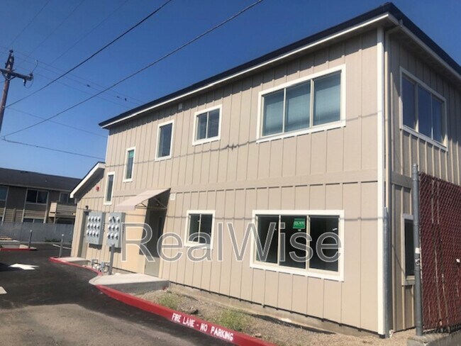 Building Photo - 1935 W Table Rock Rd