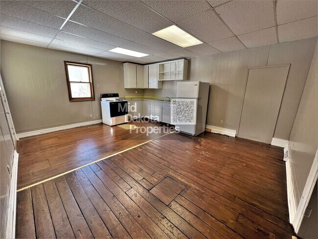 Building Photo - 420 E 6th Ave