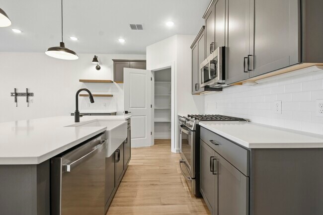 Building Photo - 8427 Bay Rdg Cir