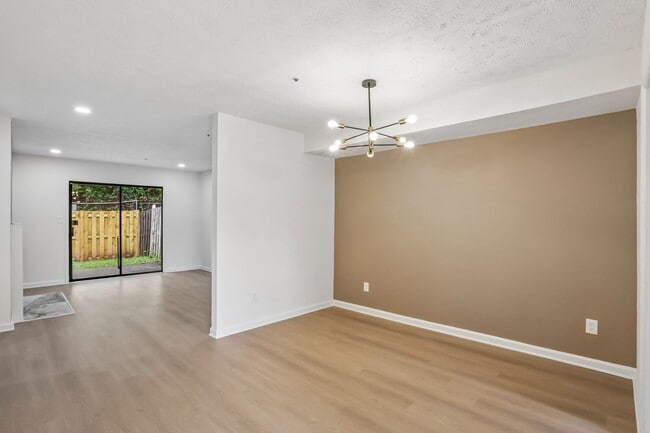 Building Photo - Bright and Gorgeous - Updated 3BR/2BA Townhome!
