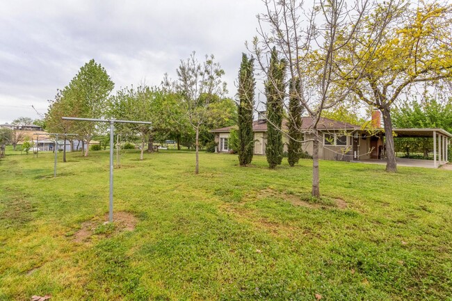 Building Photo - Home on Acreage (horses OK)  for Lease