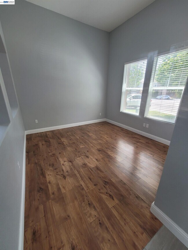 Building Photo - 577 Rockingham Way