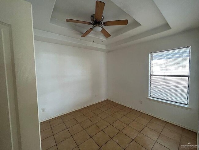 Building Photo - 13 E Coyote St