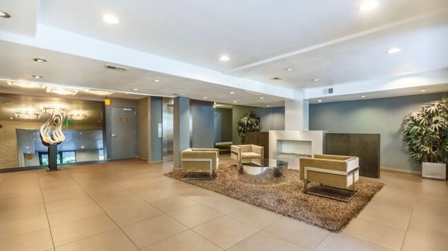 Building Photo - 141 S Clark Dr