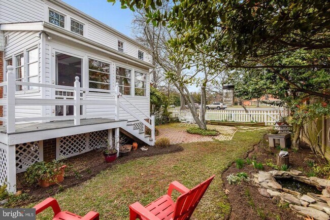 Building Photo - 1727 Oakcrest Dr