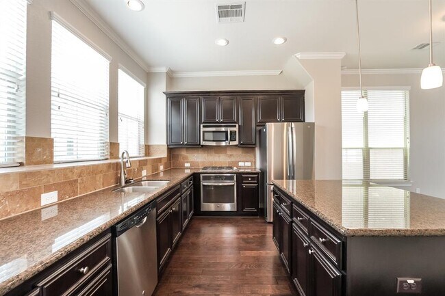 Building Photo - 9930 Spring Shadows Park Cir