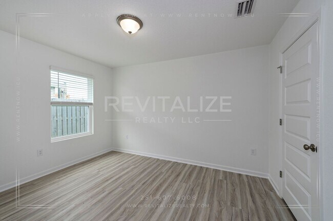 Building Photo - 1097 Hayward Lp