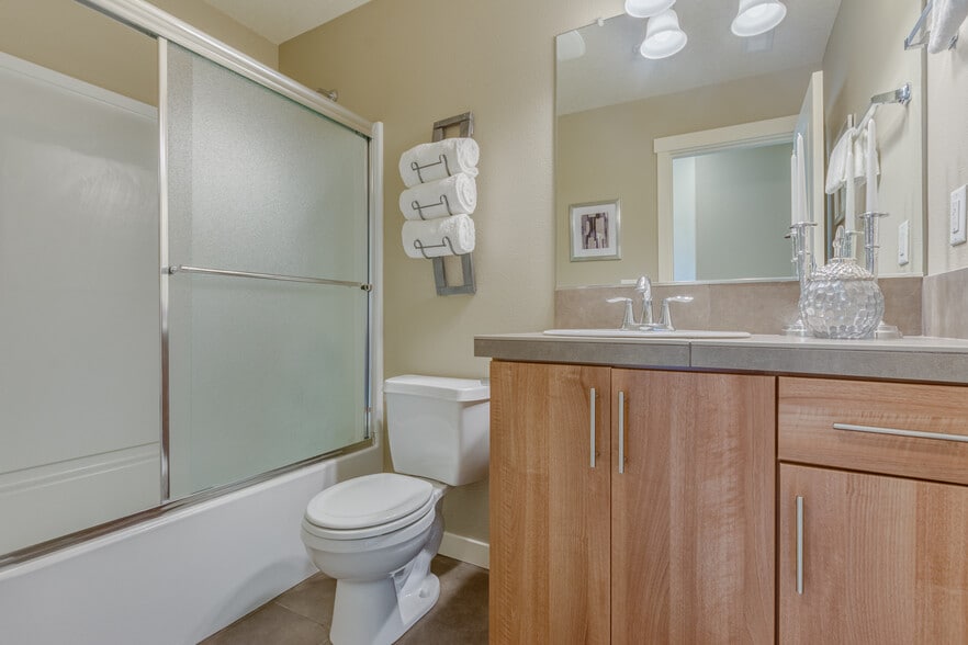 Building Photo - 8077 NE Miriam Way