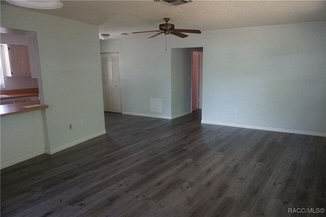 Building Photo - 9306 N Santos Dr