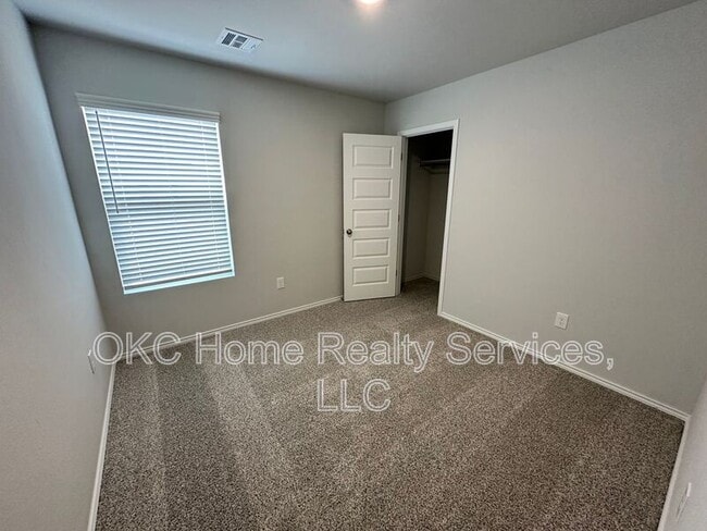 Building Photo - 618 NW 119th St