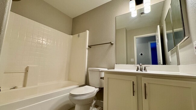 Building Photo - Beautifully Updated 3 Bedroom, 2 Bathroom Single-Level Home in Chandler (85225)!