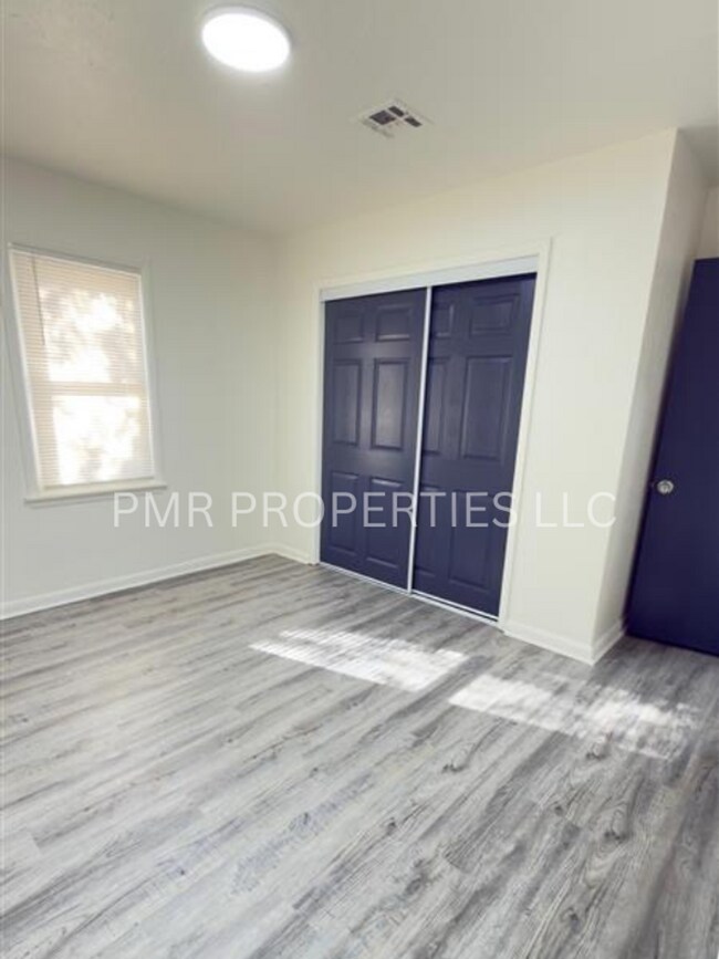 Building Photo - 2 Bed/1 Bath House