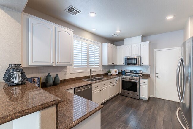 Building Photo - Summerlin West Resort Style Home