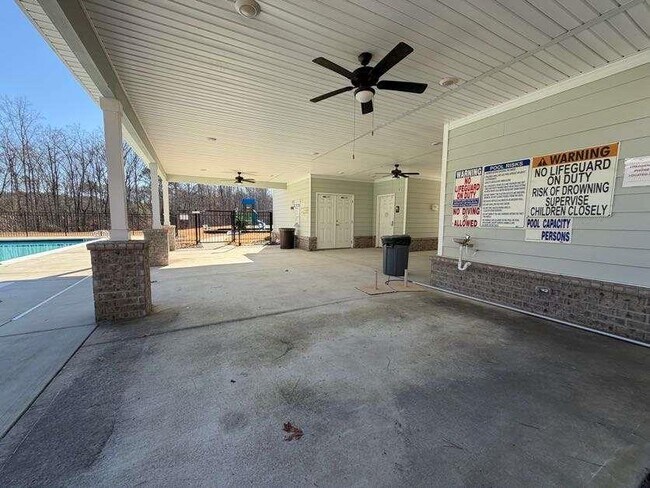 Building Photo - 7565 Knoll Hollow Rd