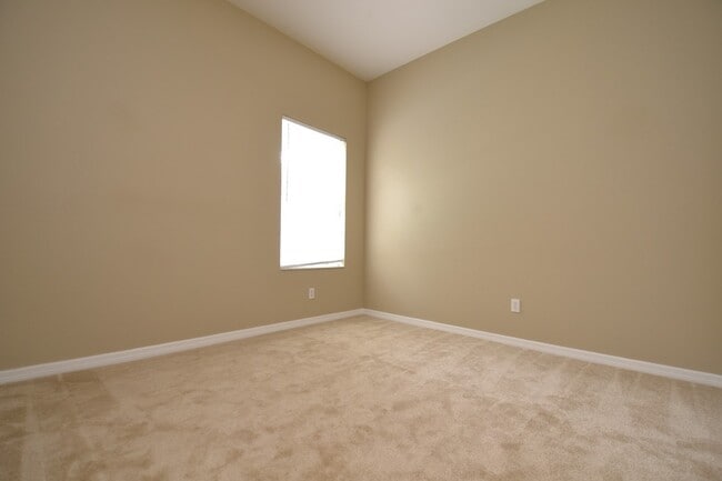 Building Photo - Fantastic fully upgraded 4 BR Oviedo Pool ...