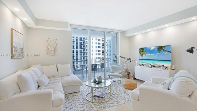 Building Photo - 801 Brickell Key Blvd