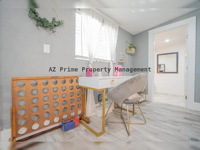 Building Photo - 1942 W Indianola Ave