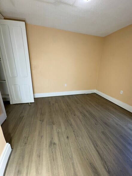 Building Photo - 513 Spruce St