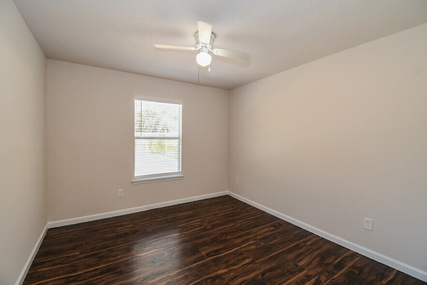 Building Photo - 2828 Ravine Hill Dr