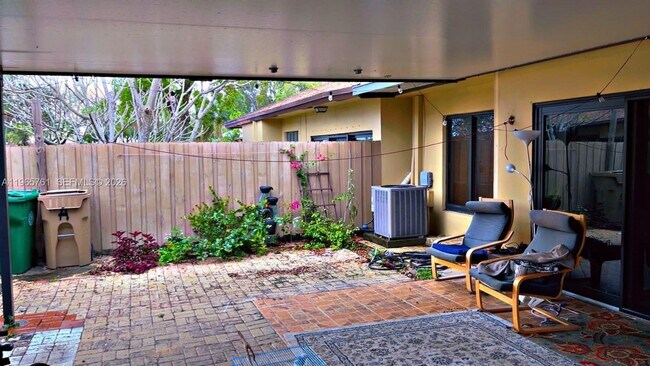 Building Photo - 7509 SW 26th Ct