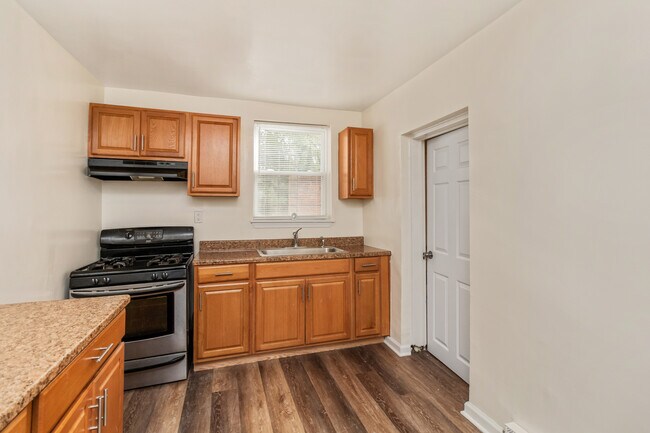 Building Photo - 2915 Oakford Ave